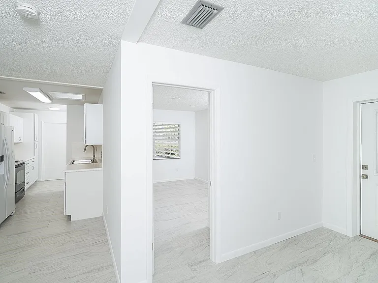 494 Romano St — Photo 23
