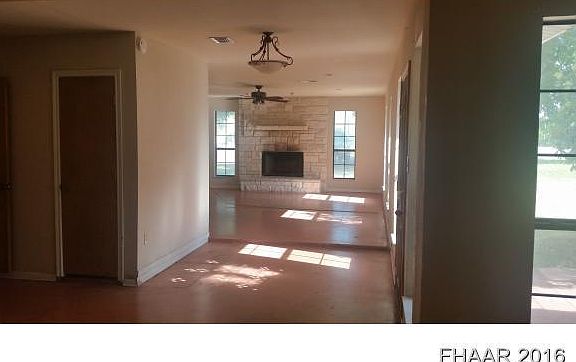 2nd image of 207 W Avenue B