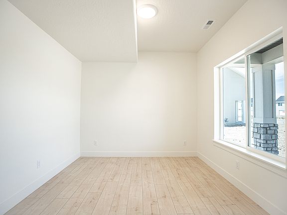 5th image of 513 W 1800 N
