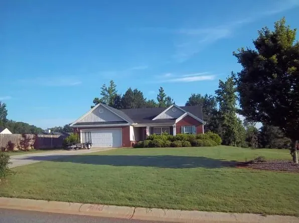 1612 Bismarck Cir, Winder, GA 30680