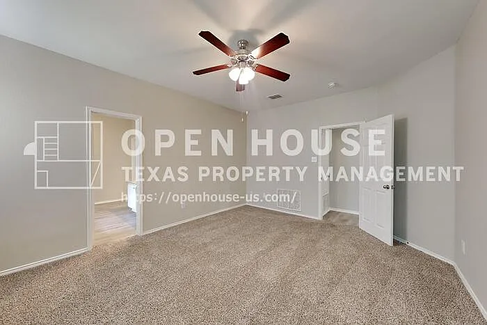 2021 Hickory Dr — Photo 9