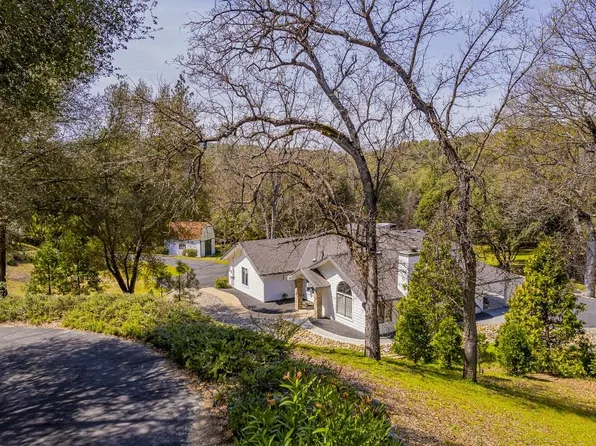 41600 Loch Lomond Ln, Oakhurst, CA 93644