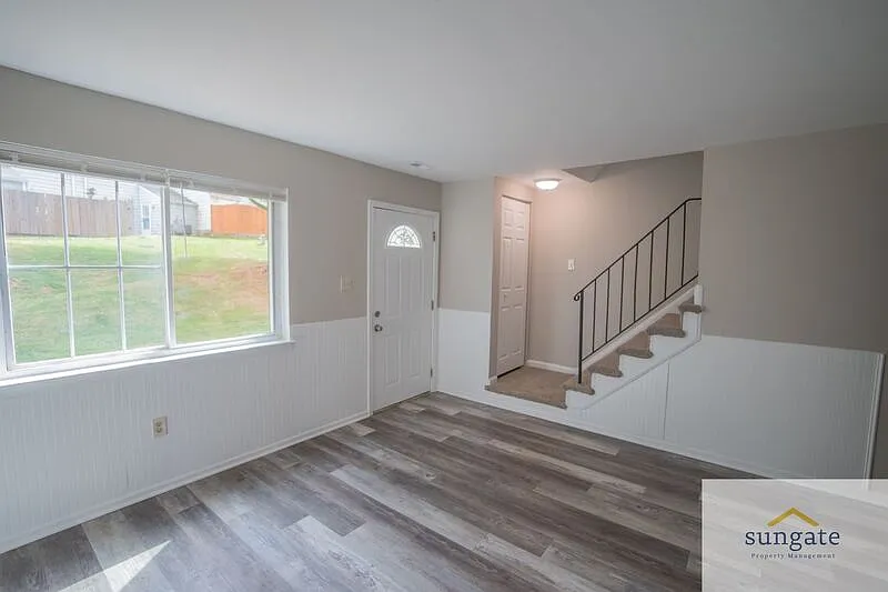 3 bed, 1.5 bath, 1152 sqft, $2,200 — Photo 4