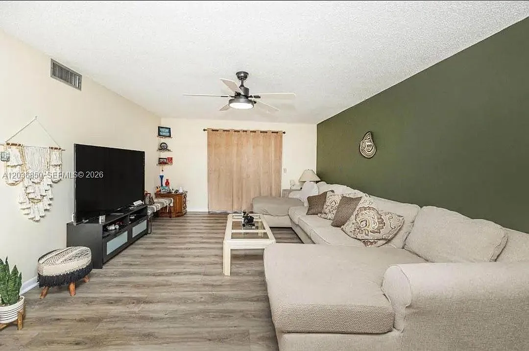 Village Royale Greenwood — Photo 2