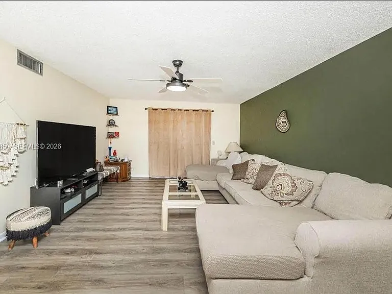 2615 NE 3rd Ct #4030 — Photo 2