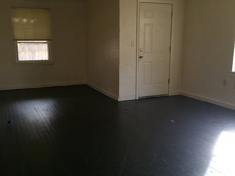 2740 E St — Photo 5