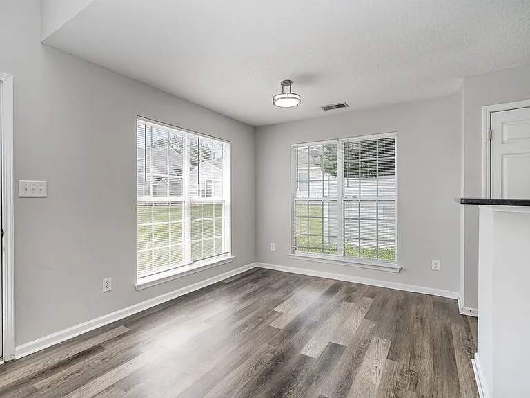 6656 Blythedale Dr — Photo 8