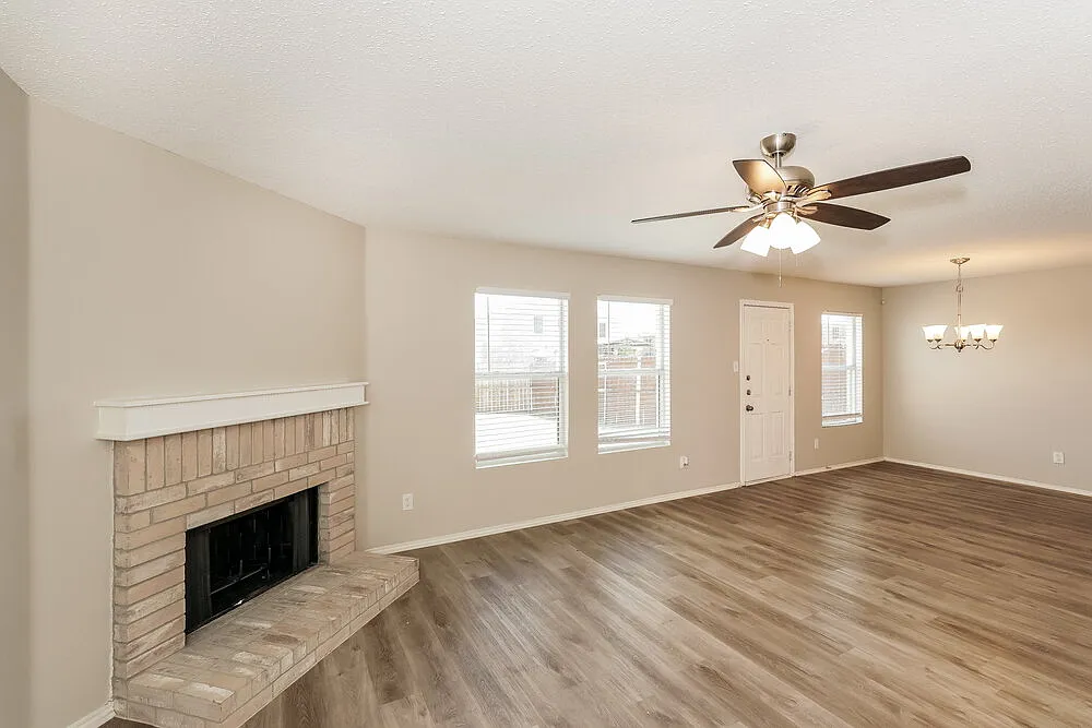 3 bed, 2.0 bath, 1934 sqft, $2,180 — Photo 3