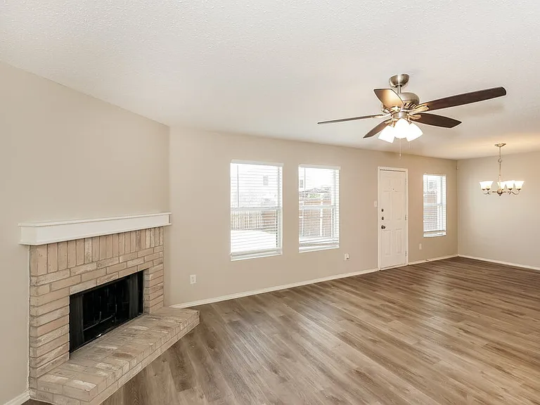 2908 Cottage Ln — Photo 3
