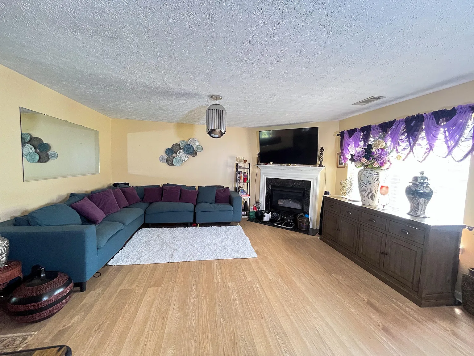 1 bed, 1.0 bath, 2700 sqft, $910 — Photo 4