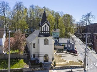 19 Walnut St, Maynard, MA 01754