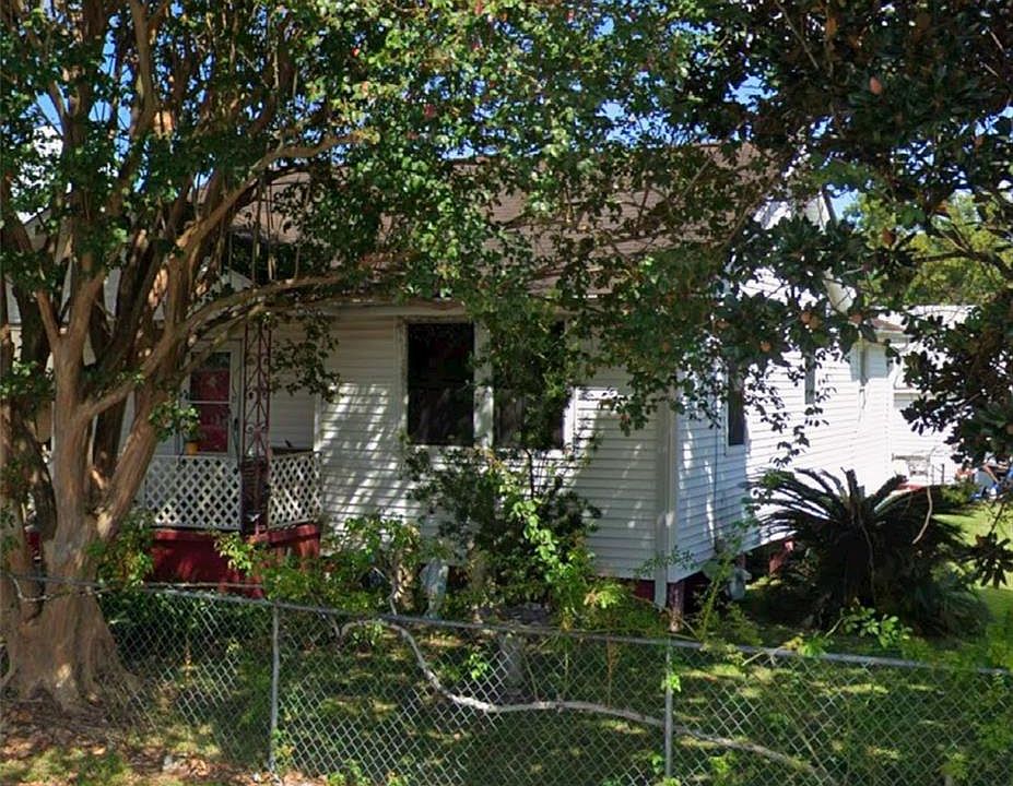 2nd image of 527 Farrington Dr