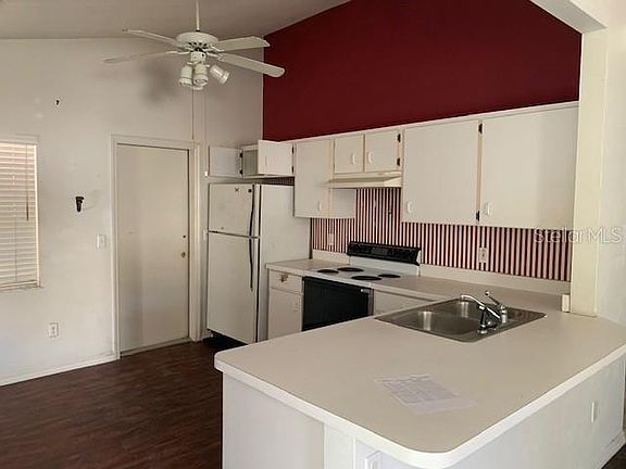 5th image of 833 Lakeland Dr