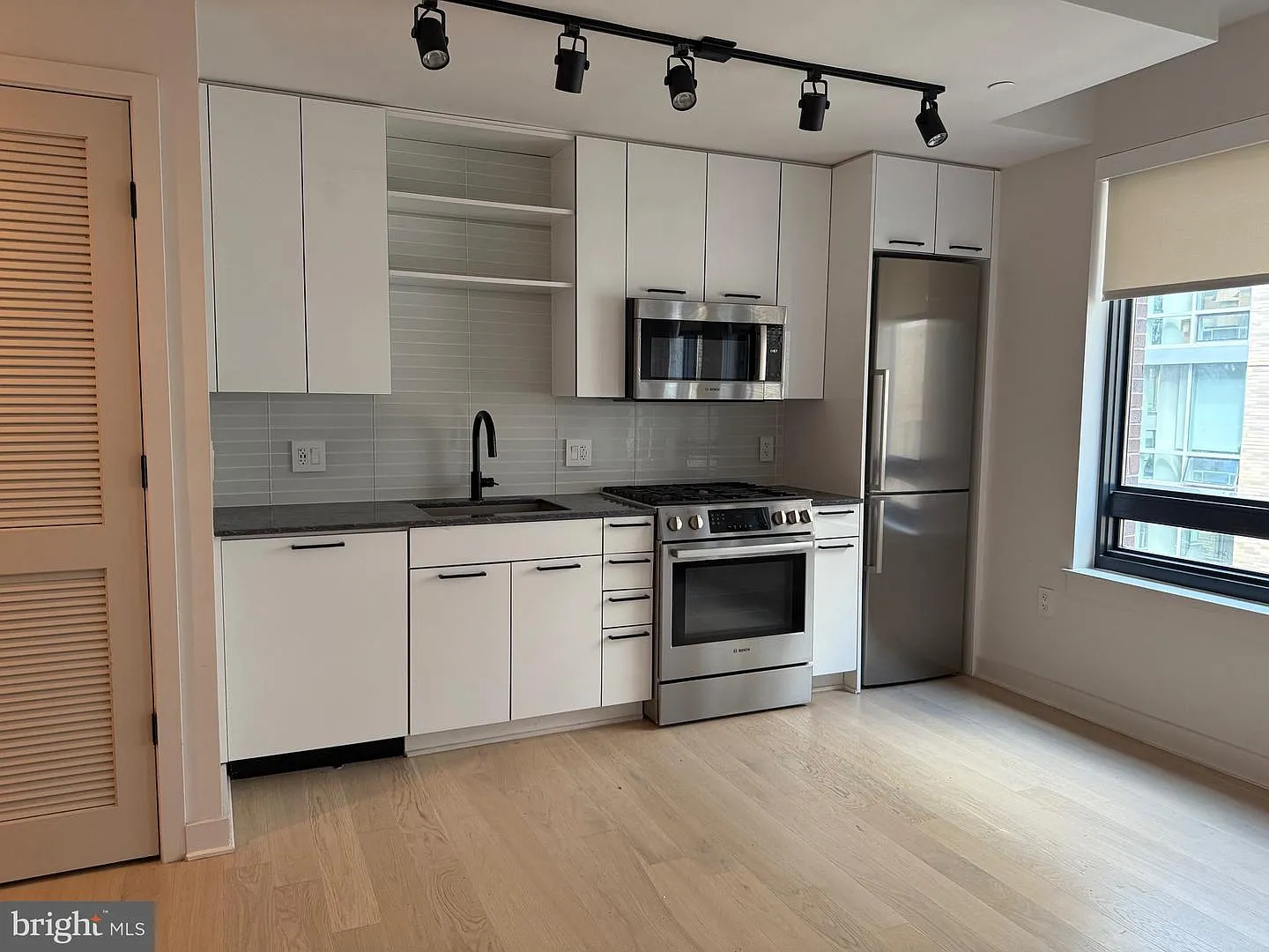 1 bed, 590 sqft, $2,100 — Photo 3