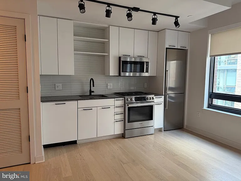 70 N 616th #616 — Photo 3