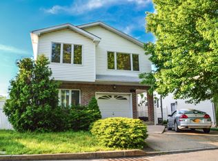 115 Honey Ln, Staten Island, NY 10307