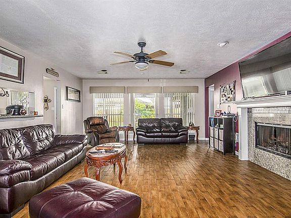 3rd image of 10937 Spruce Dr N