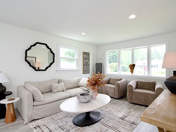 2nd image of 464 Poole St