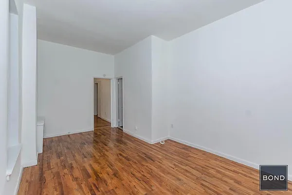 Rented by Bond New York | media 8