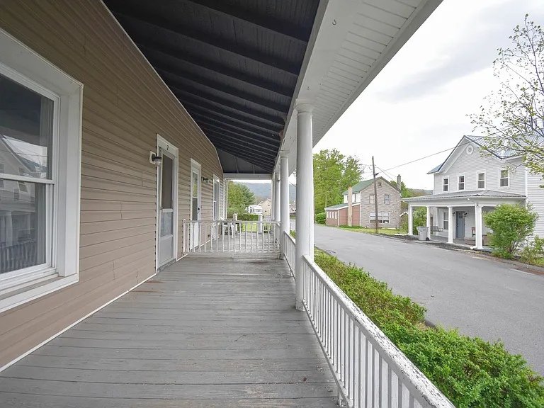 3 Fairview St — Photo 2
