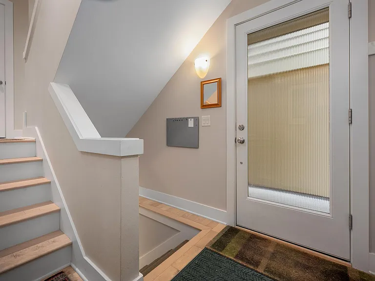 2414 SW Cedar St — Photo 4