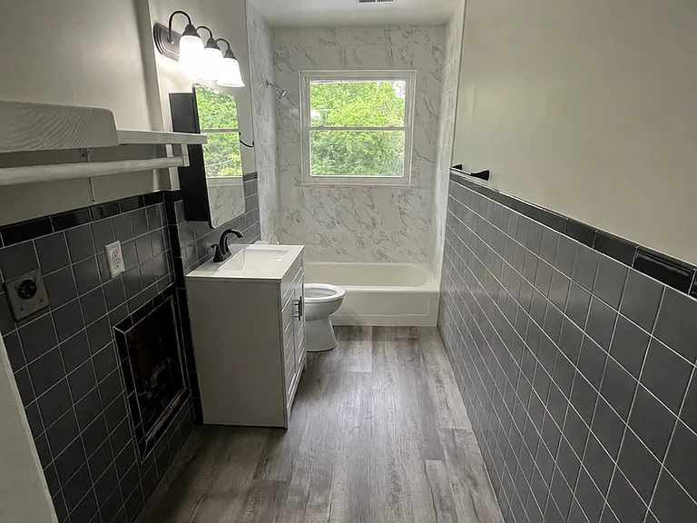 2-Bedroom Remodeled Unit across from Lake Erie — Photo 22
