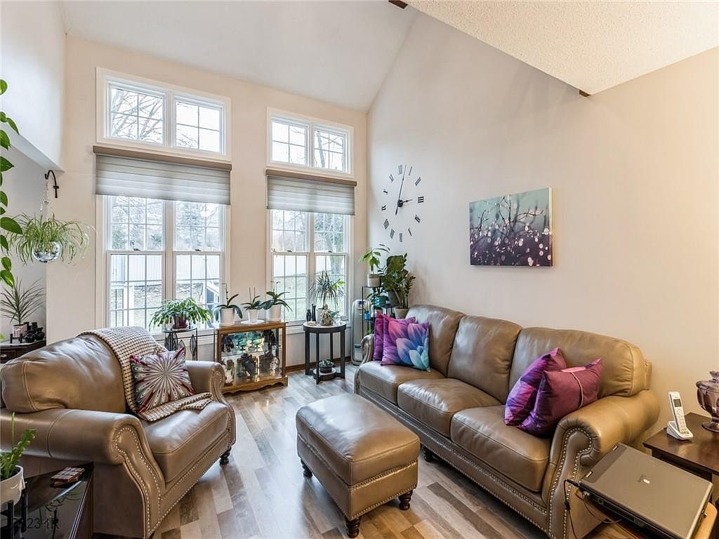 8004 Cobblestone Rd, Urbandale, IA 50322 Zillow