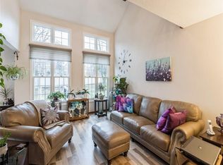 8004 Cobblestone Rd, Urbandale, IA 50322