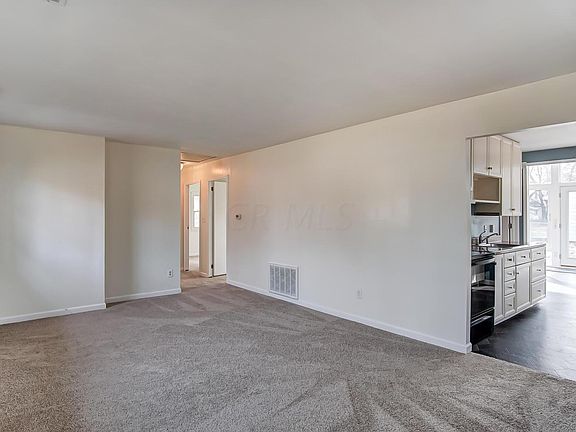 4th image of 175 Eastwood Ave