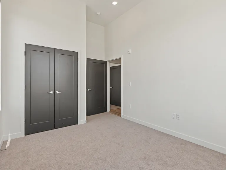 800 E 620 S — Photo 159