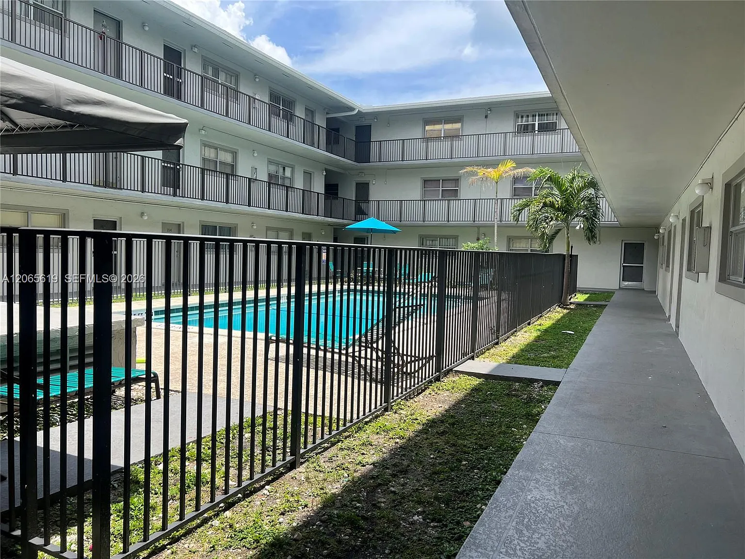 Sevilla Plaza Condo — Photo 3