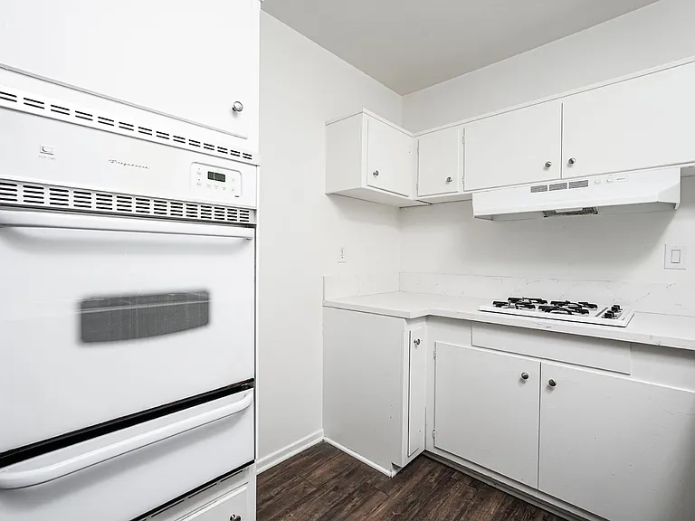 322 W Burchett St — Photo 15