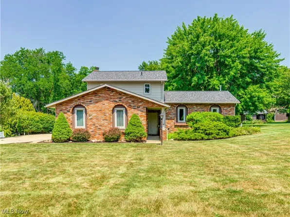 3879 Dogwood St NW, Uniontown, OH 44685
