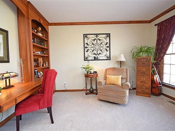 4th image of 605 Doe Run Ct