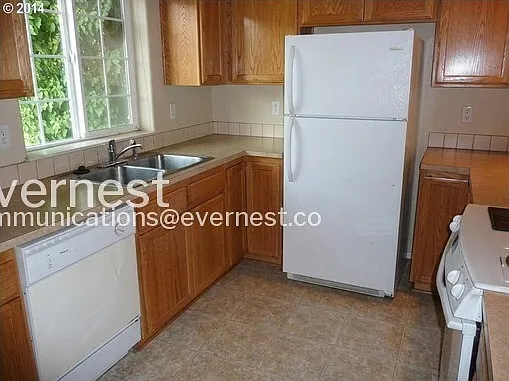 12135 SE Harold St — Photo 3