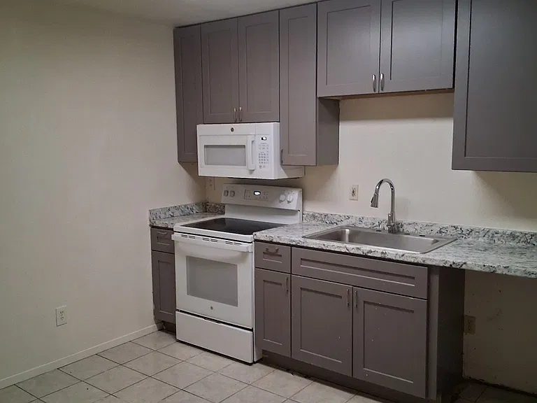 1956 Darrah St #10 — Photo 5