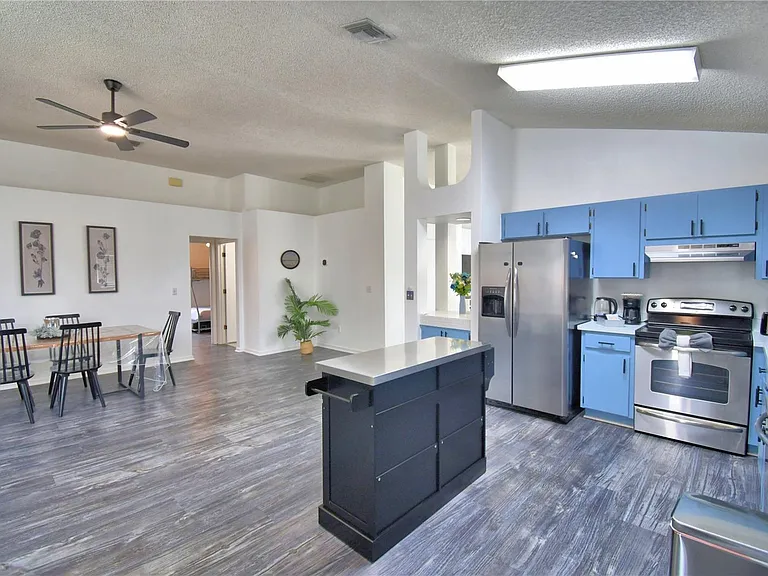 2935 Dickens Cir — Photo 36