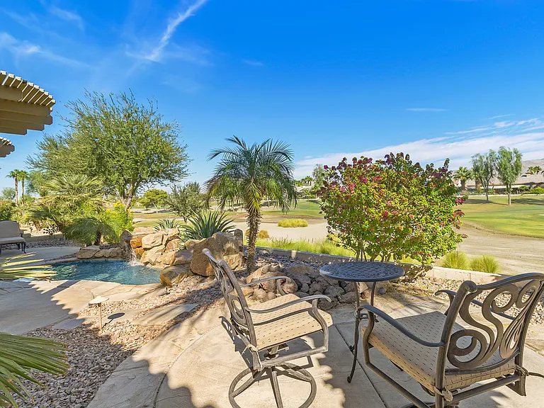81126 Avenida Lorena — Photo 31