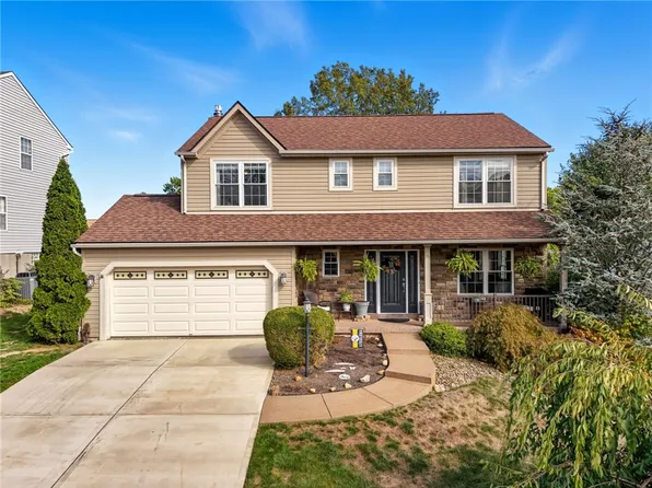 205 Hummingbird Hl, Cranberry Township, PA 16066