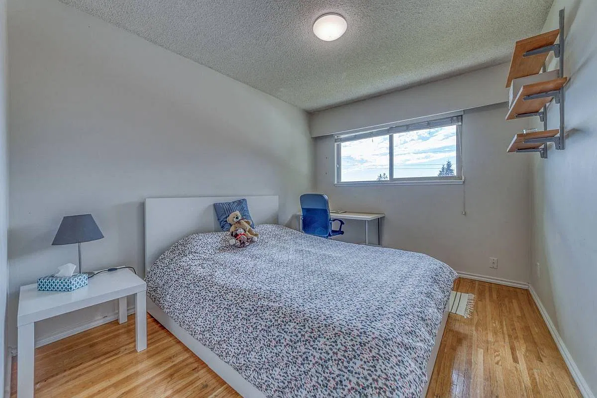 3 bed, 1.5 bath, 1400 sqft, $4,000 — Photo 3
