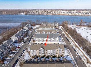 6 Fawn Ct, Delran, NJ 08075