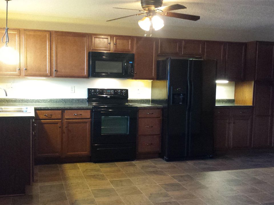 Amazing Kitchen with Lots of Cabinets!