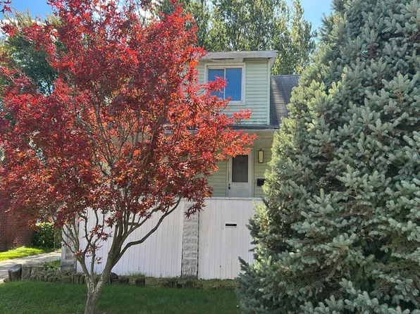 16196 Chesterfield Ave, Eastpointe, MI 48021