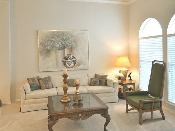 4th image of 1331 Hillcrest Dr
