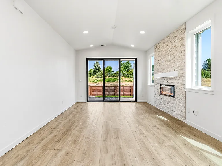 1057 SE Garrison Village Way — Photo 24