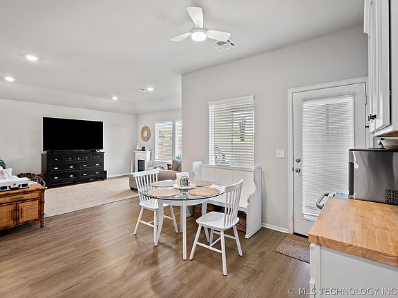 5th image of 3013 Blake Cir