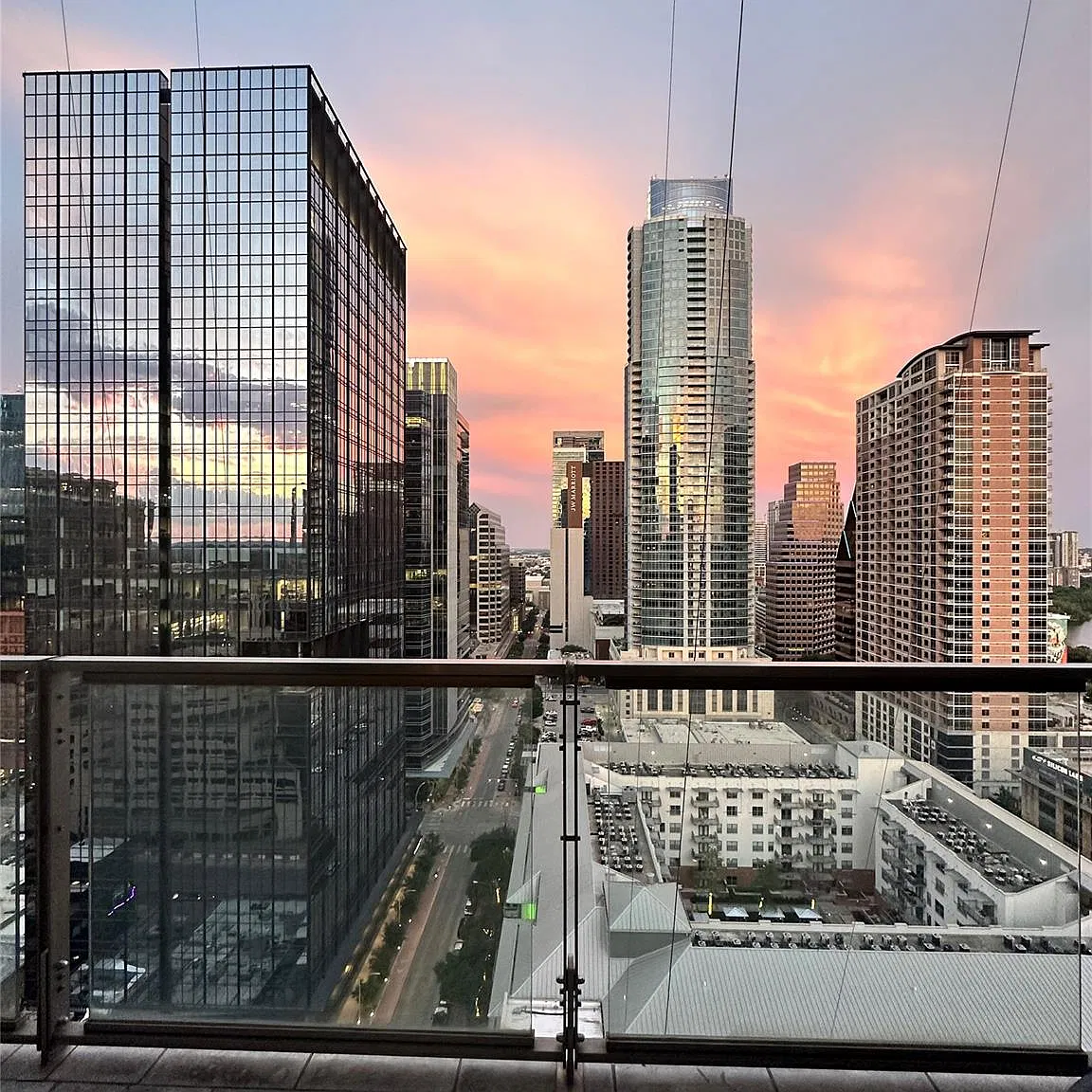 1 bed, 1.0 bath, 888 sqft, $4,500 — Photo 2