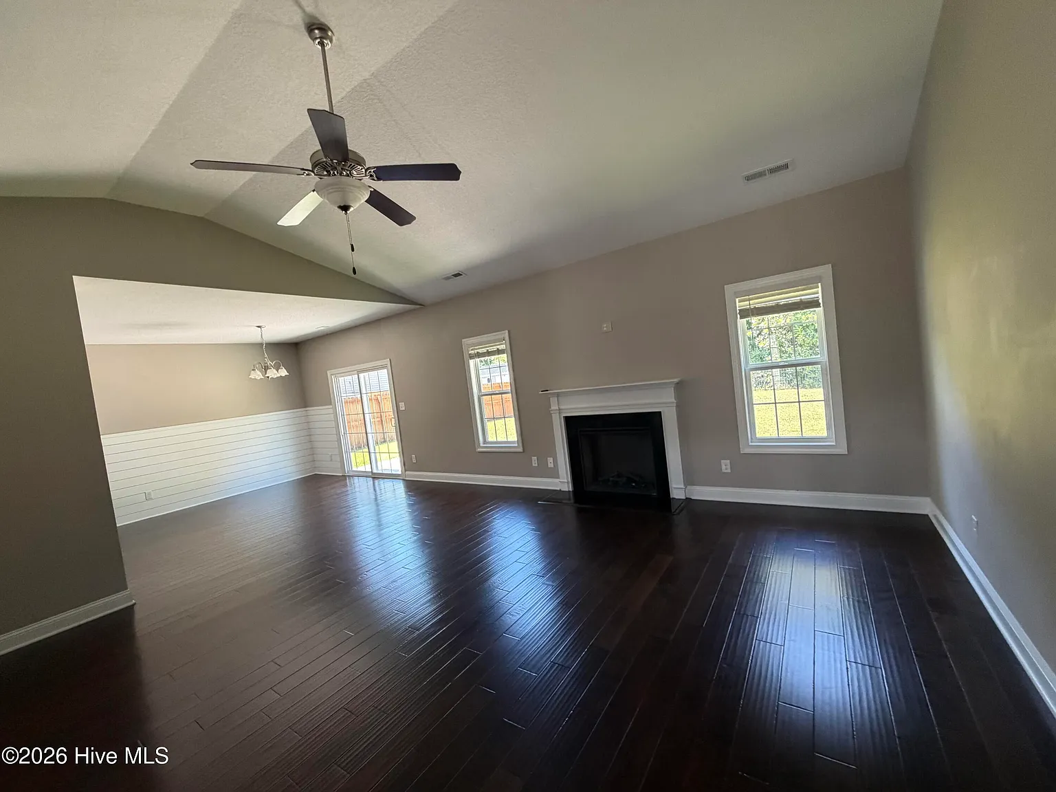 3 bed, 2.0 bath, $2,100 — Photo 4