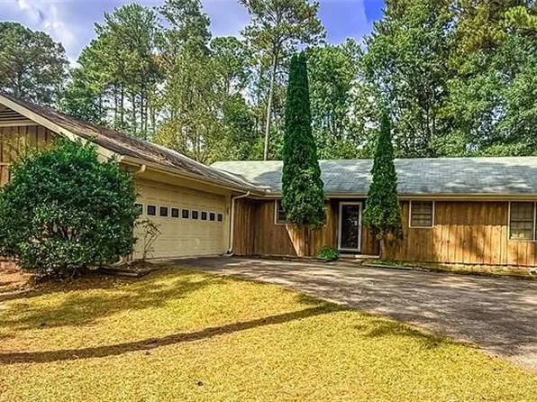 2223 Rolling Acres Dr SW, Conyers, GA 30094