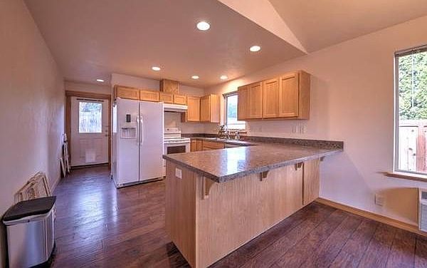 2nd image of 1 1412/1410 S 57th St